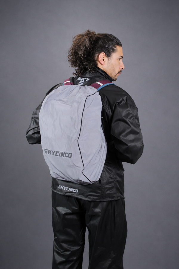 ChatGPT Image 18 ago 2026, 02_48_57 p.m. Cover-bag Reflectivo Impermeable
